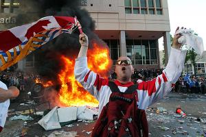 0616-NHL-STANLEY-CUP-vancouver-riots_full_600
